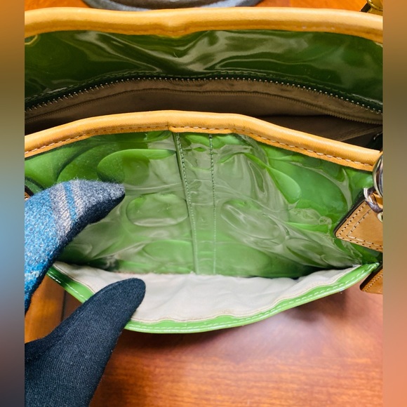 COACH PEYTON Embossed Green Medium Purse / Hand Bag - Picture 7 of 10